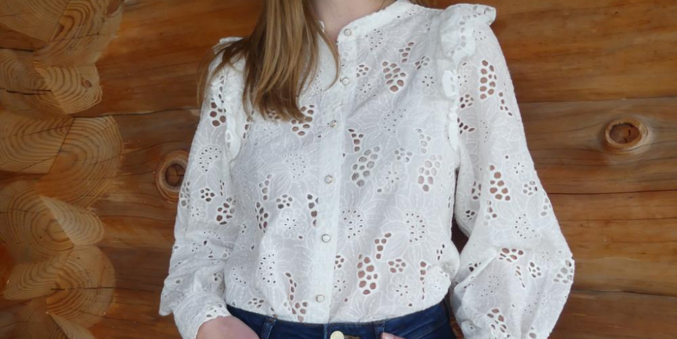 Lot chemisier blanc en broderie anglaise